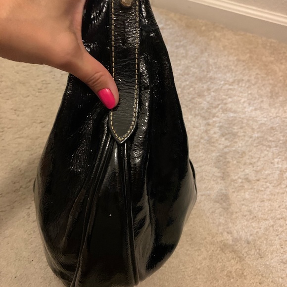 Dooney and Bourke black patent leather hobo - Picture 4 of 7